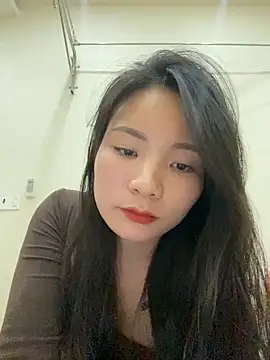 Snapshot of Bee_Yellow00 chatting on December 15, 2025, 4:40 am Bee Yellow00 online show from December 15, 2025, 4:40 am