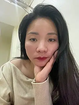 Snapshot of Bee_Yellow00 chatting on February 4, 2026, 4:51 am Bee Yellow00 online show from February 4, 2026, 4:51 am