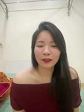 Bee Yellow00 online show from March 24, 2026, 4:45 am