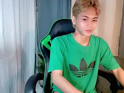 Snapshot of AsianCuteGuy21 chatting on February 3, 2026, 9:14 am AsianCuteGuy21 online show from February 3, 2026, 9:14 am