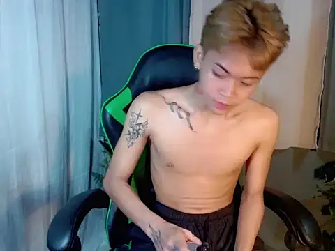 Snapshot of AsianCuteGuy21 chatting on February 4, 2026, 9:21 pm AsianCuteGuy21 online show from February 4, 2026, 9:21 pm