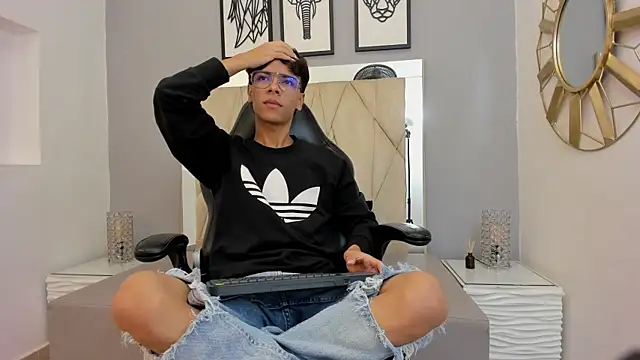 adams bobby online show from December 4, 2025, 11:31 am