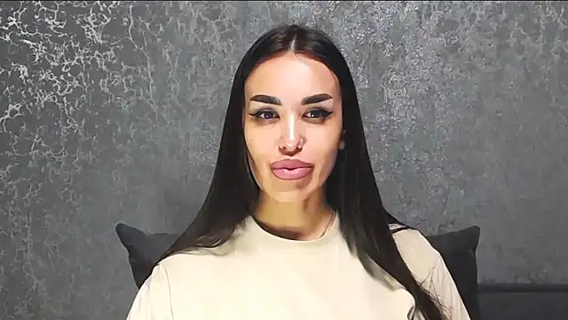 velvetveyraX online show from April 7, 2026, 6:32 pm