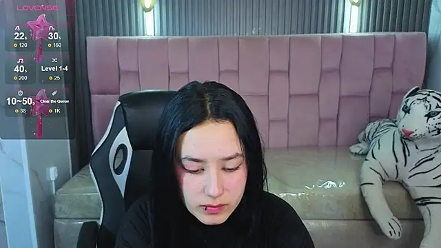 Aleja05 b online show from November 29, 2025, 1:44 pm