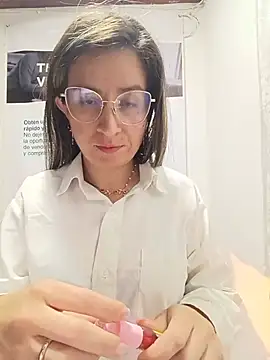 Valentina--1 online show from May 18, 2026, 9:58 am