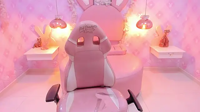 SofhiCute online show from December 19, 2025, 11:45 am