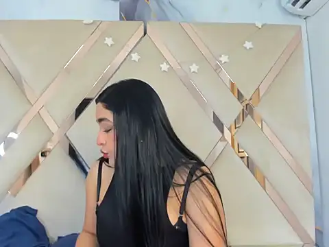 esmeraldaasm online show from November 28, 2025, 12:49 pm