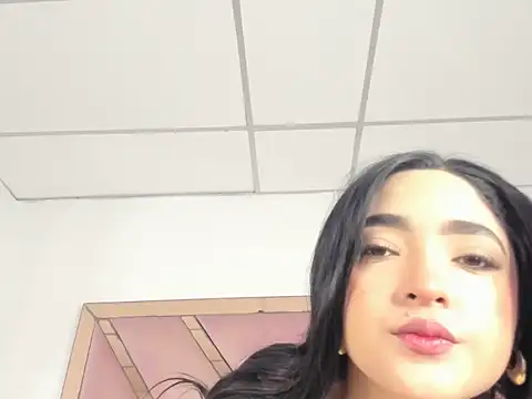 esmeraldaasm online show from December 1, 2025, 8:53 pm