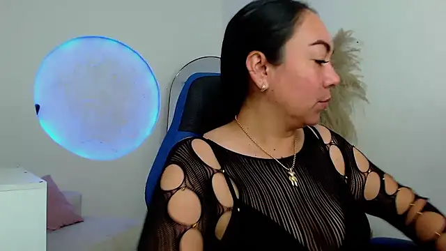 Yadis hot online show from January 13, 2026, 10:57 pm