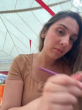 Snapshot of sarah_honey__ chatting on December 18, 2025, 4:00 pm sarah honey online show from December 18, 2025, 4:00 pm