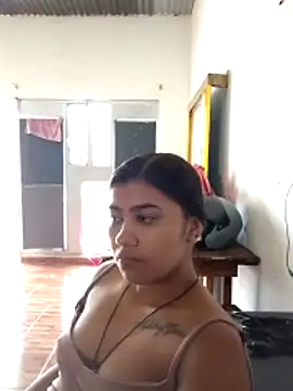 Snapshot of lindalatina11 chatting on October 26, 2025, 2:39 pm lindalatina11 online show from October 26, 2025, 2:39 pm