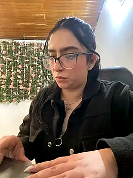 Kloe Novoa online show from October 29, 2025, 2:27 pm