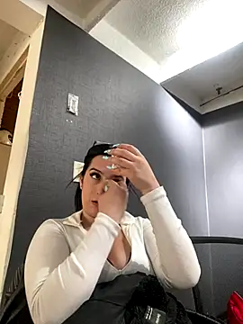 Kloe Novoa online show from November 15, 2025, 1:15 pm