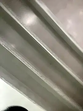 Kloe Novoa online show from December 4, 2025, 1:10 pm