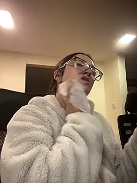 Kloe Novoa online show from March 11, 2026, 12:54 pm