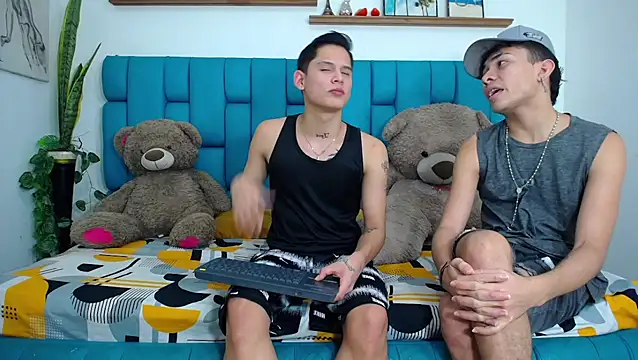 Hot Boys Latinos X online show from March 16, 2026, 6:43 pm