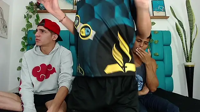 Hot Boys Latinos X online show from November 1, 2025, 1:27 pm