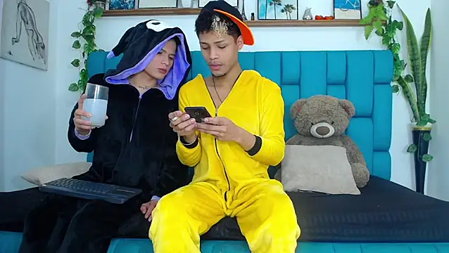 Hot Boys Latinos X online show from January 8, 2026, 9:54 pm