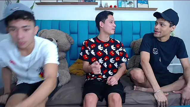 Hot Boys Latinos X online show from March 1, 2026, 6:19 pm