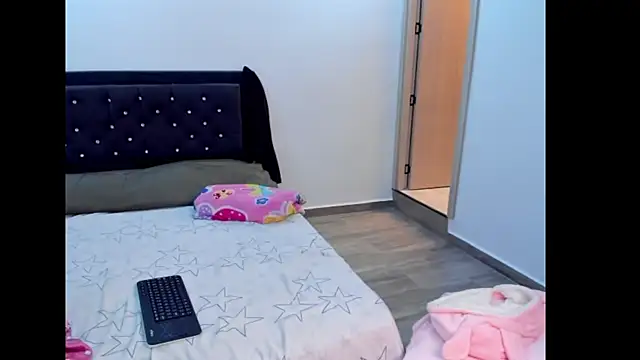 Snapshot of phenixpink22 chatting on February 15, 2026, 9:25 pm phenixpink22 online show from February 15, 2026, 9:25 pm