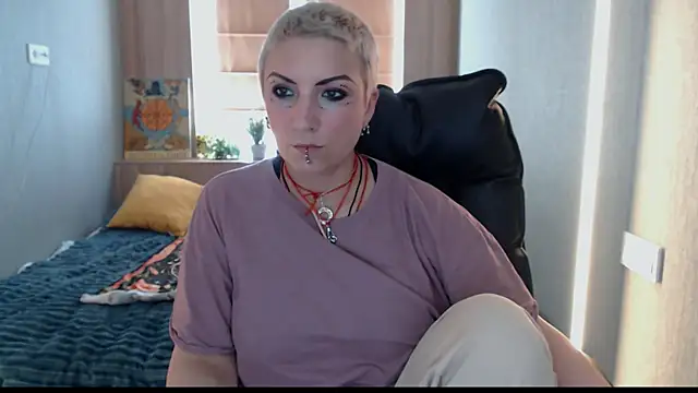 Snapshot of Sweet-n-Strong chatting on June 13, 2026, 11:08 am Sweet-n-Strong online show from June 13, 2026, 11:08 am
