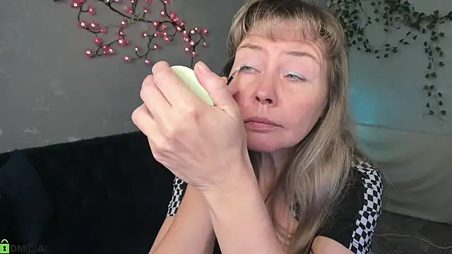 Carla Vogue online show from November 23, 2025, 3:05 am