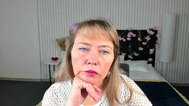 Carla Vogue online show from November 4, 2025, 3:10 am