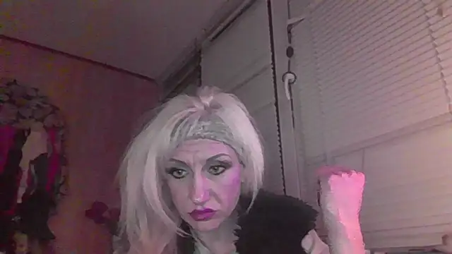 Snapshot of LilaniLoverx chatting on April 24, 2026, 10:01 pm LilaniLoverx online show from April 24, 2026, 10:01 pm