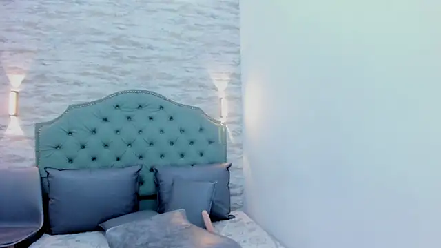 PariisTaylor online show from October 30, 2025, 7:22 pm