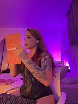 GiaStonne online show from March 22, 2026, 3:32 am