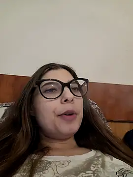 sweetbabygirlforyou online show from February 17, 2026, 6:05 pm