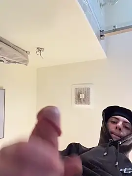 Snapshot of slimshadypt2 chatting on February 9, 2026, 9:29 am slimshadypt2 online show from February 9, 2026, 9:29 am