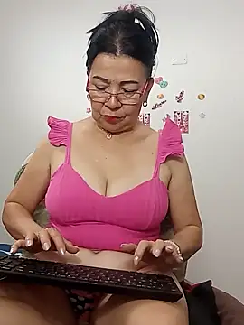 laliItaclark online show from June 3, 2026, 2:29 pm