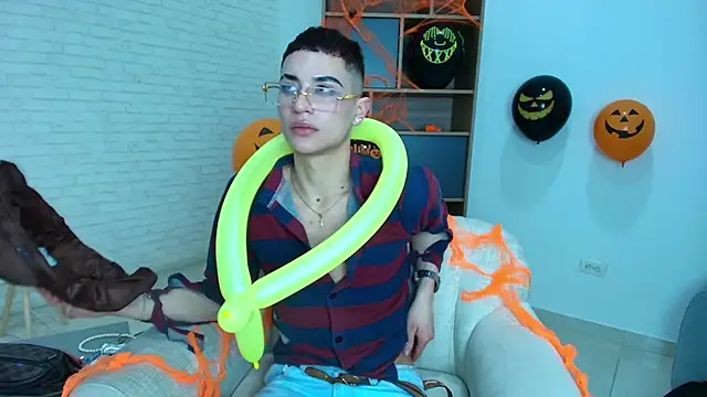 MatheoMontclair online show from October 26, 2025, 4:35 am