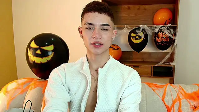 MatheoMontclair online show from October 28, 2025, 8:52 pm