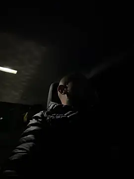 davi73d online show from December 15, 2025, 9:31 pm