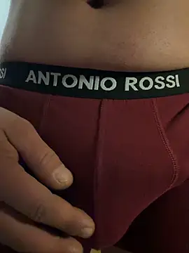 davi73d online show from December 15, 2025, 2:28 am