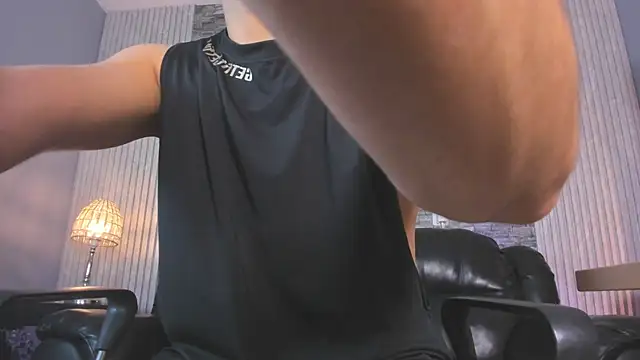 zack joness18 online show from November 14, 2025, 3:43 am