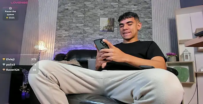 zack joness18 online show from April 14, 2026, 4:28 am