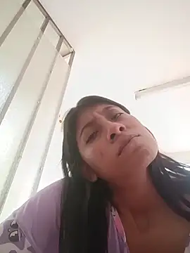 Snapshot of YeseniaRodriguez3 chatting on December 19, 2025, 3:47 pm YeseniaRodriguez3 online show from December 19, 2025, 3:47 pm