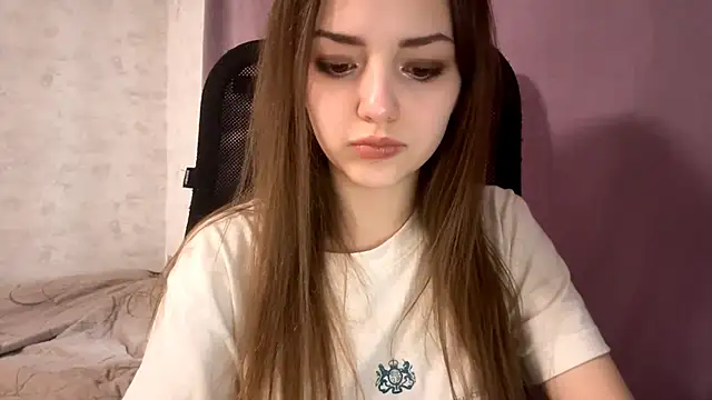 AliceStacy online show from November 24, 2025, 9:09 am