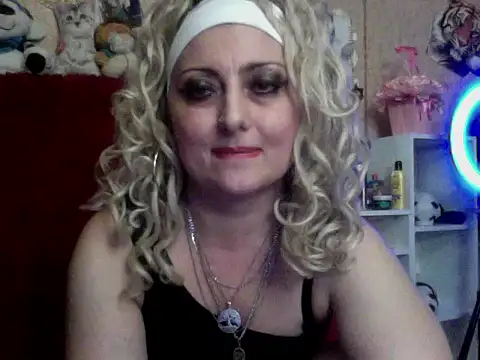 xHot Amazonq online show from November 2, 2025, 10:26 pm