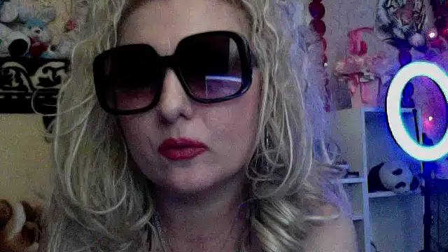 xHot Amazonq online show from January 11, 2026, 6:59 pm