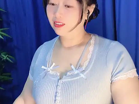 yaoyao22678 online show from November 18, 2025, 2:38 am