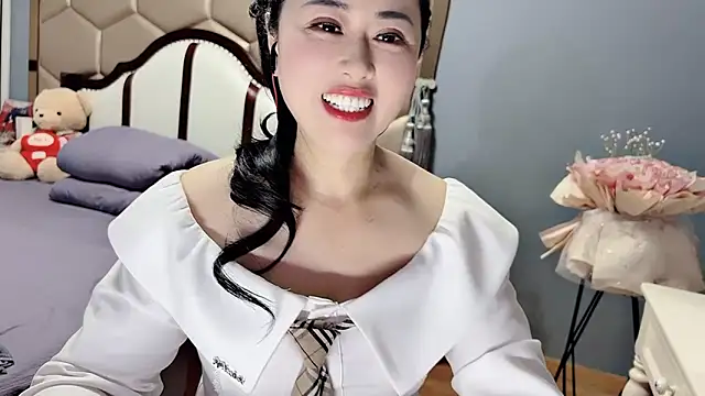 yaoyao22678 online show from May 23, 2026, 2:21 am