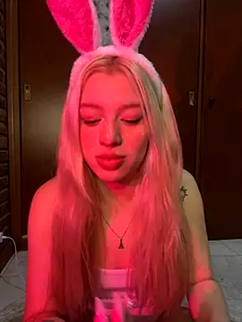 Snapshot of tiffanystarling chatting on November 1, 2025, 1:34 am tiffanystarling online show from November 1, 2025, 1:34 am