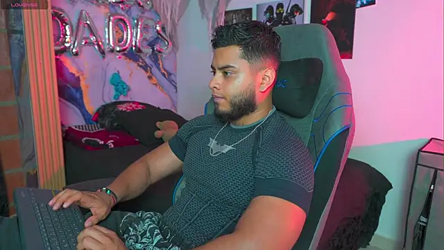 Tiler wolker online show from April 25, 2026, 12:46 am