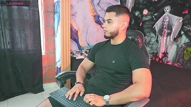 Tiler wolker online show from October 26, 2025, 4:40 pm