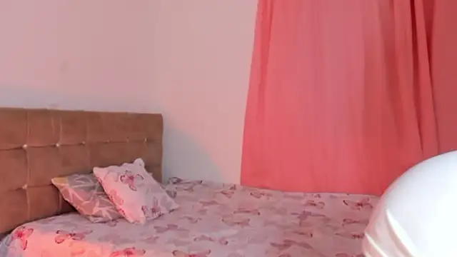 nahomi28  online show from February 1, 2026, 7:06 am