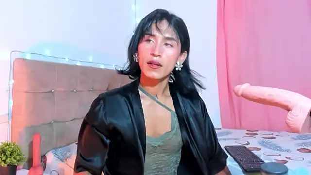 nahomi28  online show from December 14, 2025, 8:03 pm